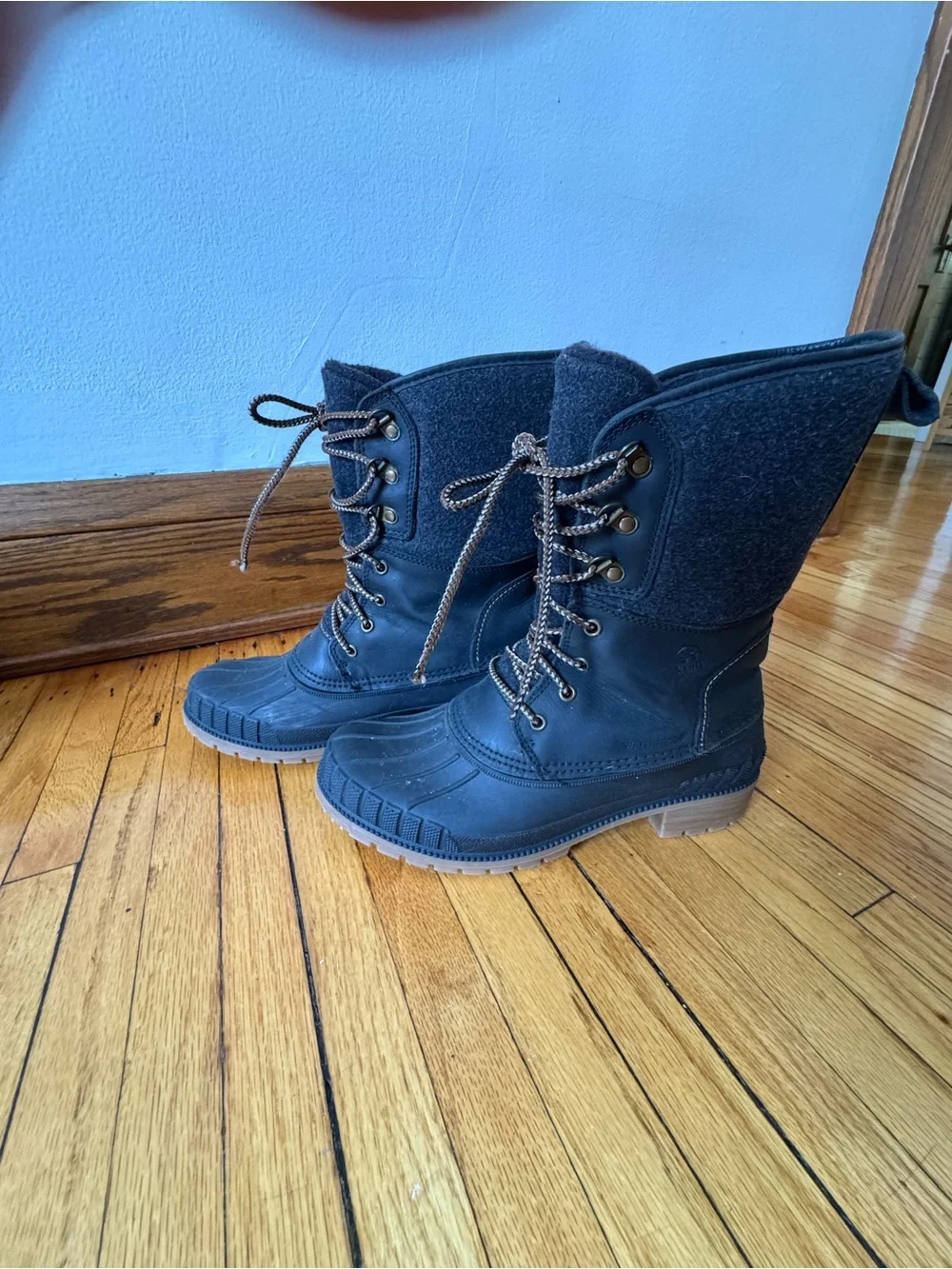 Kamik Black and Dark Grey Lace-Up 3M Thinsulate Winter Boots